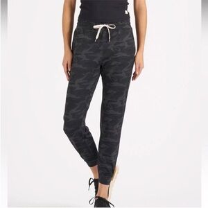 Vuori Black Camo Performance Jogger Long XS